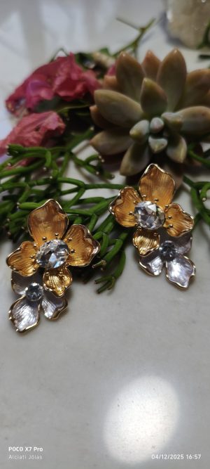 Dois banho.
Banho em ouro 18k
Banho em Ródio Branco.