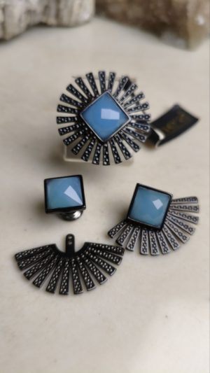 ✨ Elegância com personalidade.
Conjunto sofisticado em metalização negra.