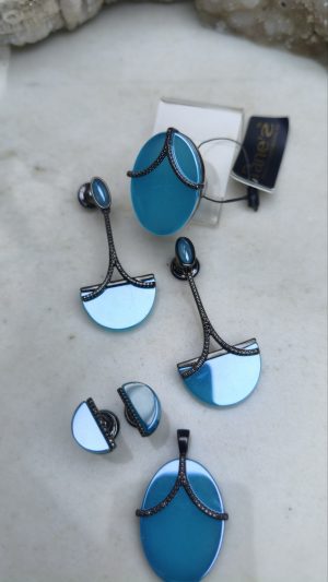 Conjunto sofisticado em metalização negra,