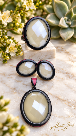 Conjunto em quartzo leitoso perolado .