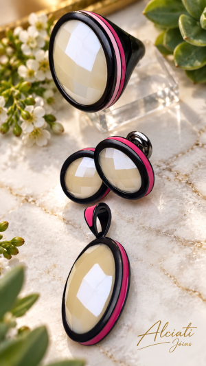 Conjunto em quartzo leitoso perolado .