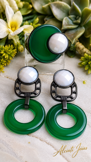 Conjunto Agata Verde e Porcelana Branca Perolizada