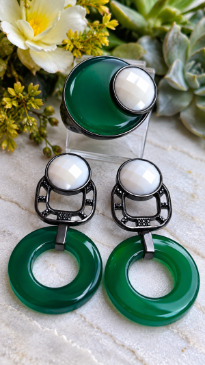 Conjunto Agata Verde e Porcelana Branca Perolizada