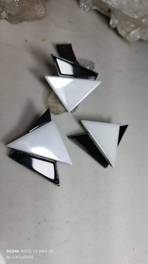 Conjunto  Metalização Negra 
Ônix e Porcelana Branca