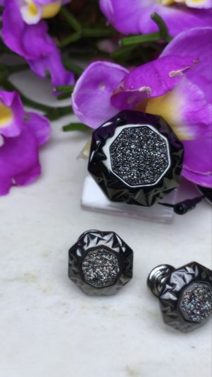 Conjunto em metalização negra com microzirconias negras.